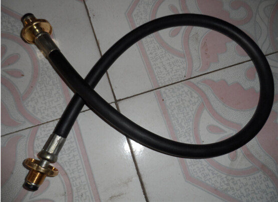 液化石油气充气导管