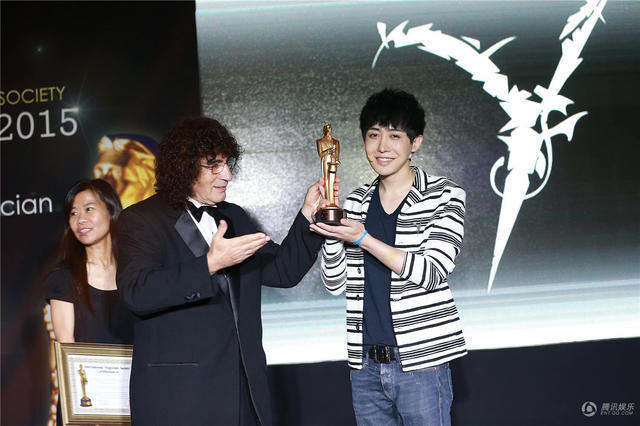 Yif获魔术界最高荣誉梅林奖_专注事业不恋爱